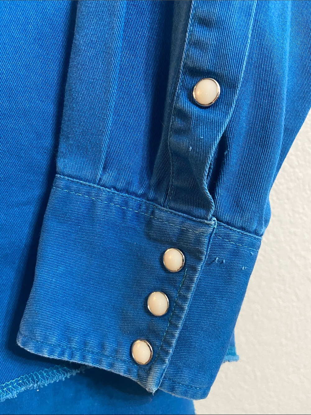 Wrangler Men’s Bright Blue Western Button-Down Shirt - Picture 4 of 5